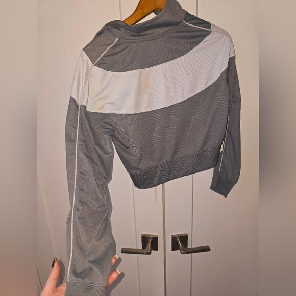 NIKE- VNTG Zip Crop - Picture 2 of 3